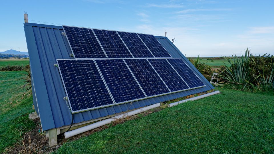 Solar panel Living off the grid in Tennessee